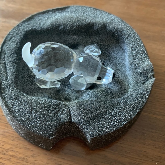 Unusual gift : Authentic Swarovski’s ‘sniffing dog’. - Picture 7 of 10